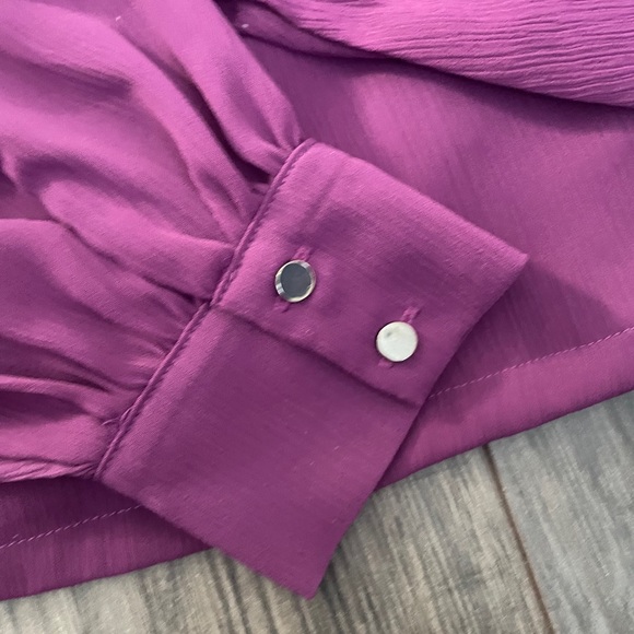 RW&Co puffy sleeve crepe blouse - Picture 3 of 3